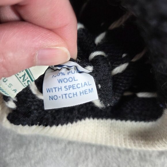 Vintage Stowe Woolens Hat One Size Black Fair Isle Wool Snowflake Knit Beanie - Picture 9 of 9